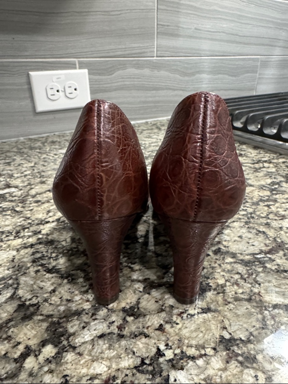Michelle D Peep Toe Pumps in Brown - 6.5 - NWT - Picture 3 of 6